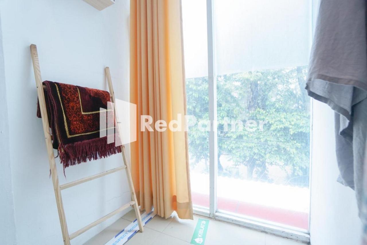 Eascot Hotel Mitra Reddoorz Τζακάρτα Εξωτερικό φωτογραφία